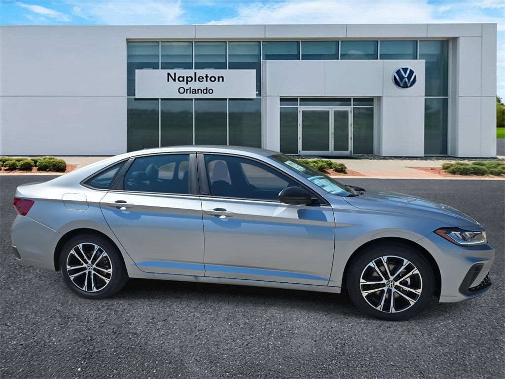 2025 Volkswagen Jetta 1.5T Sport photo 3