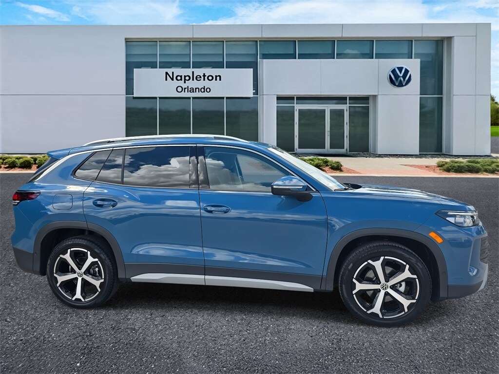 2025 Volkswagen Tiguan SE photo 3