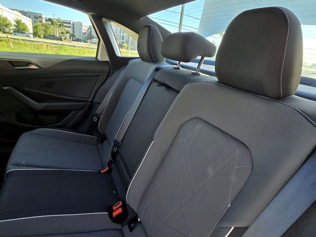 2025 Volkswagen Jetta Sport - Photo 25