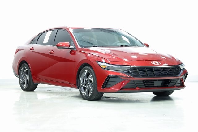 2024 Hyundai Elantra SEL Convenience photo 3