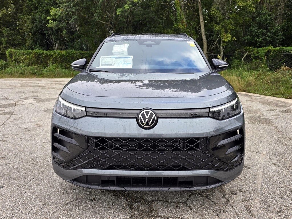 2026 Volkswagen Tiguan SE R-Line Black photo 2