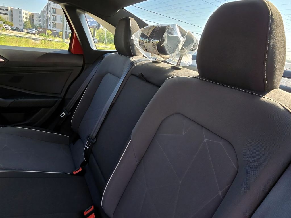 2025 Volkswagen Jetta Sport - Photo 25