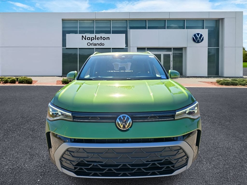 New 2025 Volkswagen Taos 1.5T SE SUV