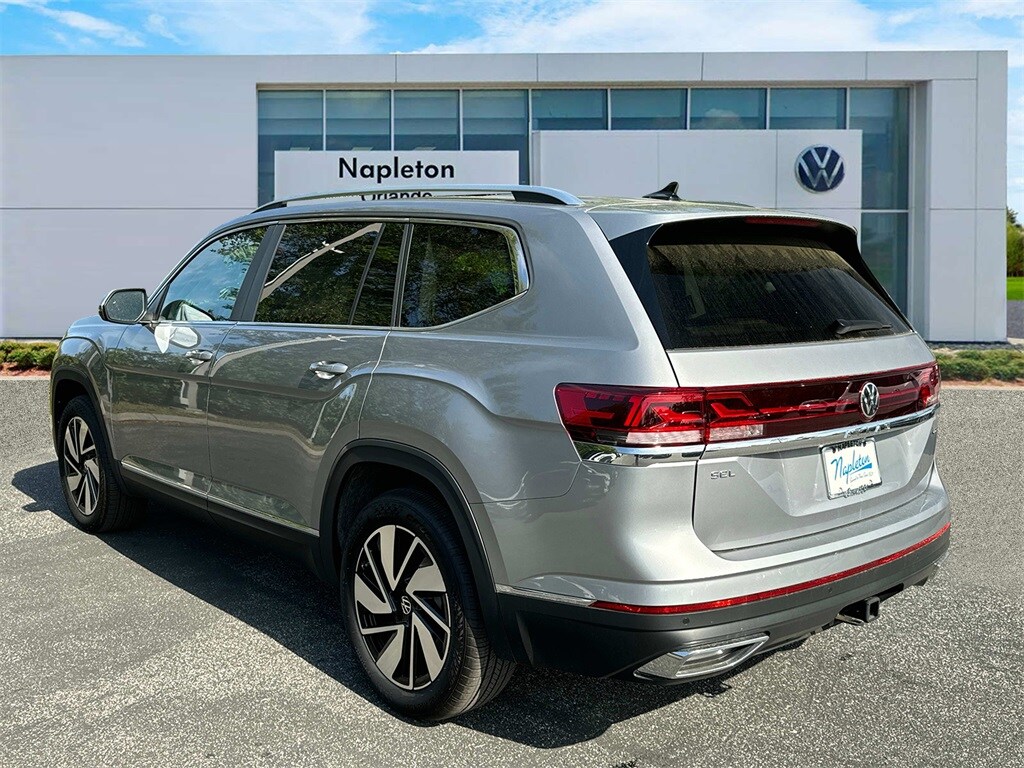 2024 Volkswagen Atlas SEL photo 3