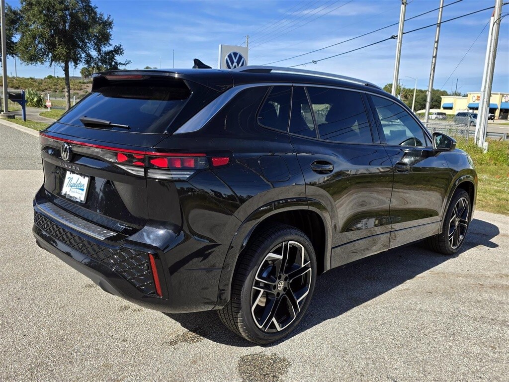 2026 Volkswagen Tiguan SEL R-Line photo 4