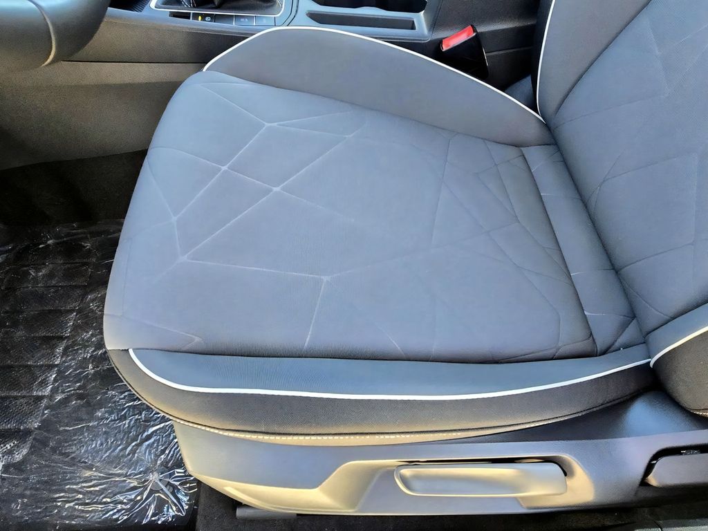 2025 Volkswagen Jetta Sport - Photo 23
