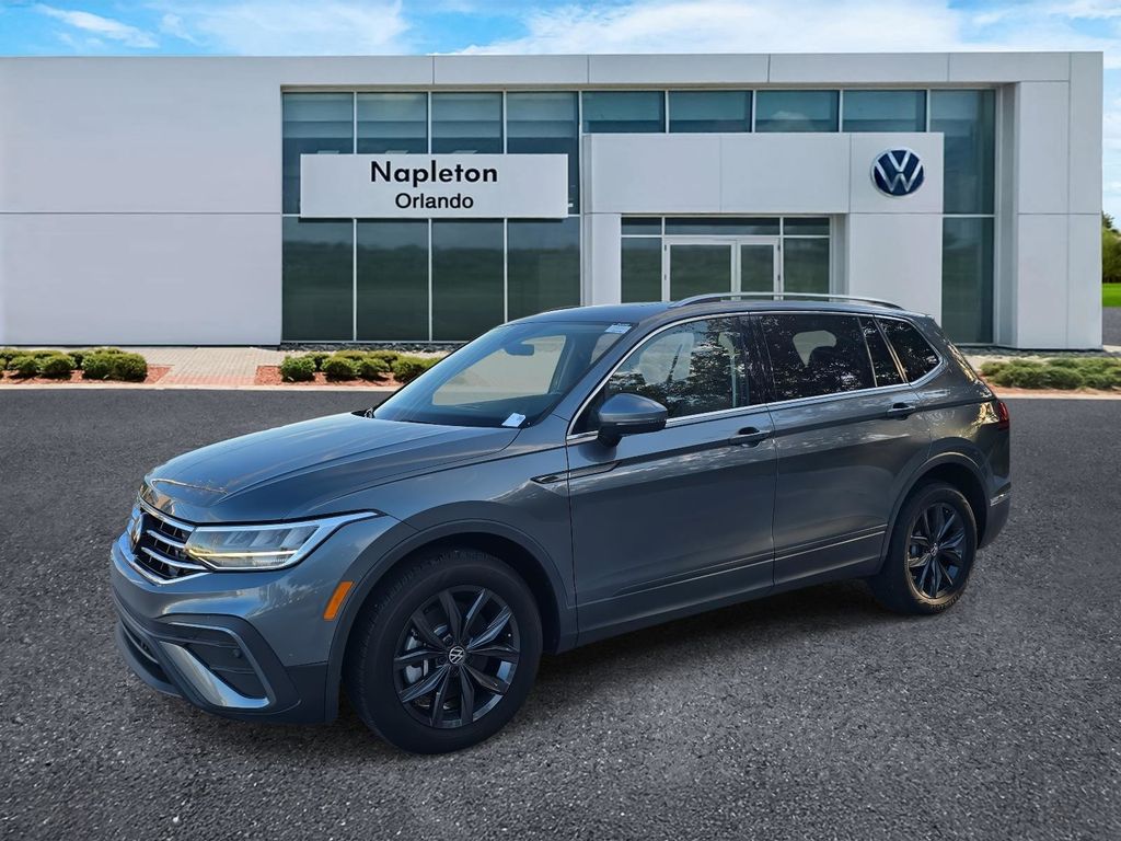 2024 Volkswagen Tiguan SE's photo