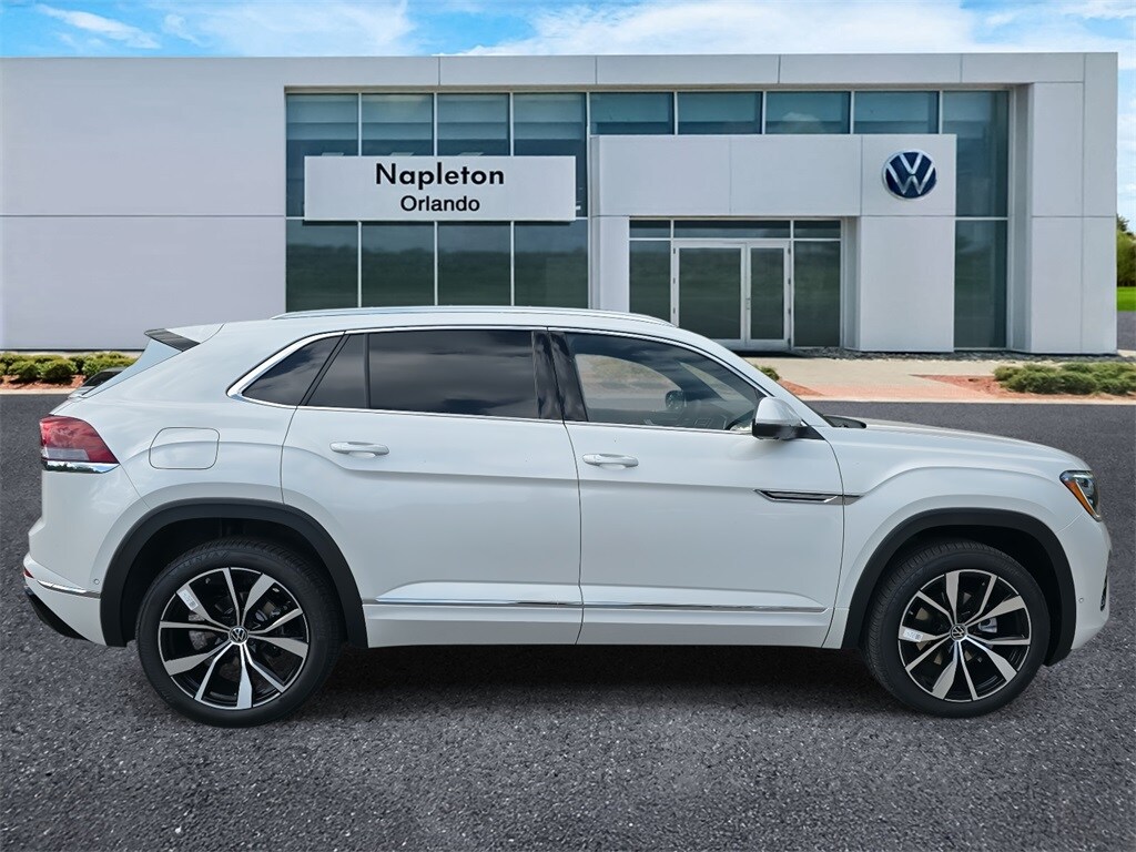 2025 Volkswagen Atlas Cross Sport SEL Premium R-Line photo 3