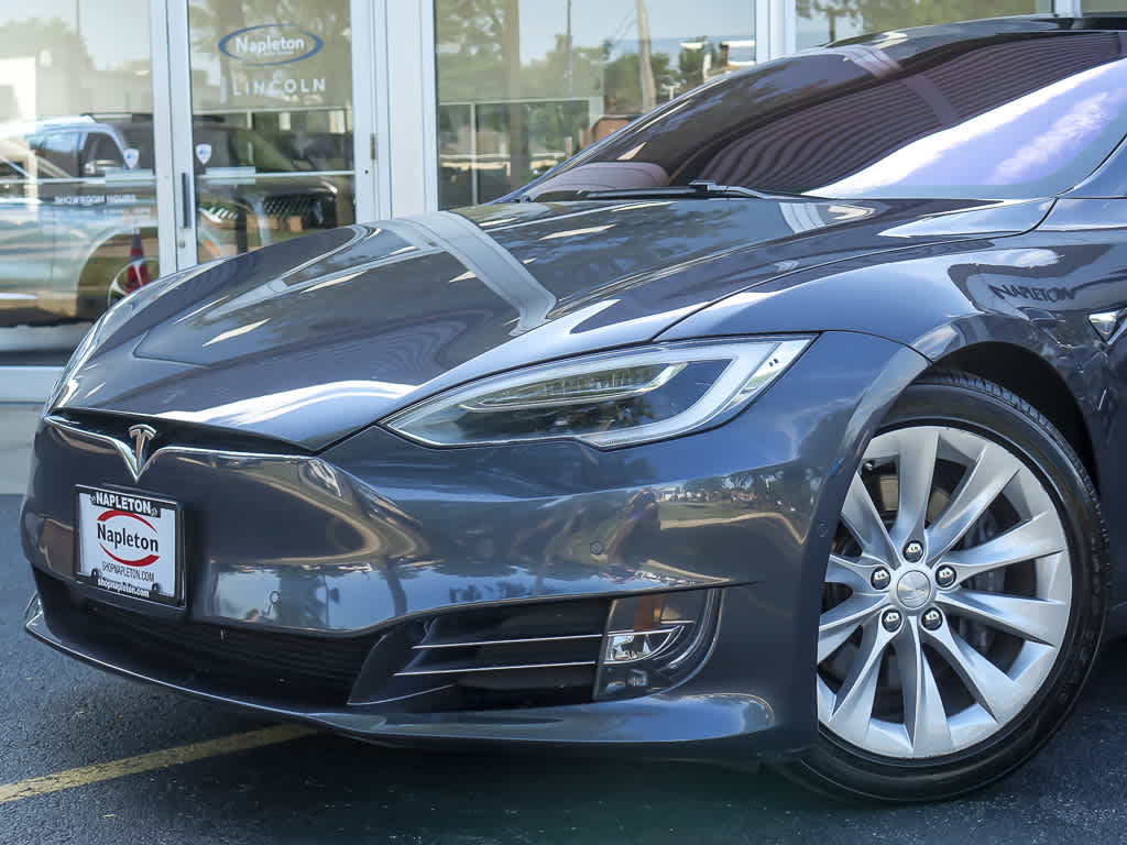 Used 2018 Tesla Model S 75D with VIN 5YJSA1E21JF260190 for sale in Glenview, IL