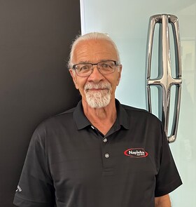 Staff member Al Guidi from ID_7c693f1621b2