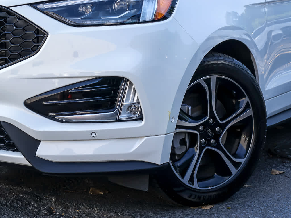 2021 Ford Edge ST photo 2