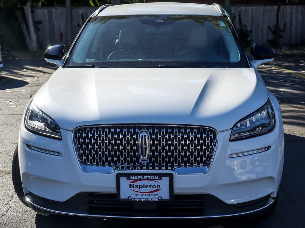 2021 Lincoln Corsair Standard photo 3