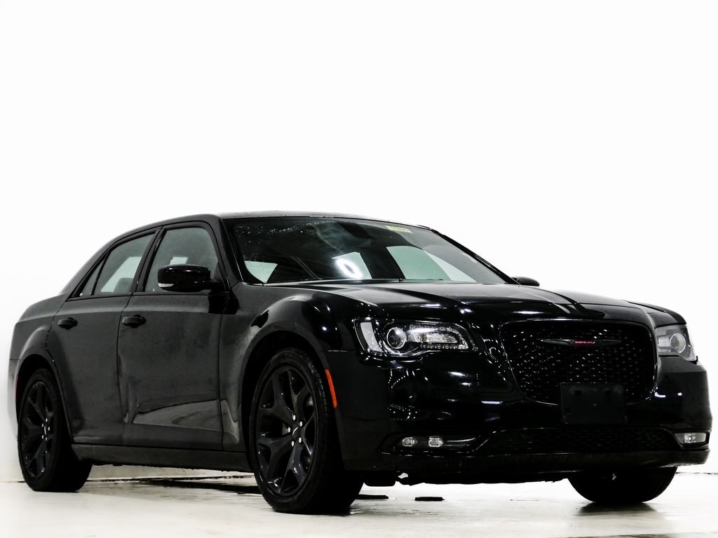 2023 Chrysler 300 S's photo