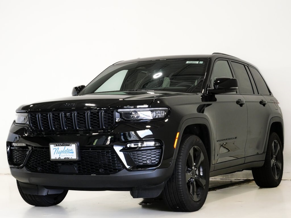 2025 Jeep Grand Cherokee Limited photo 3