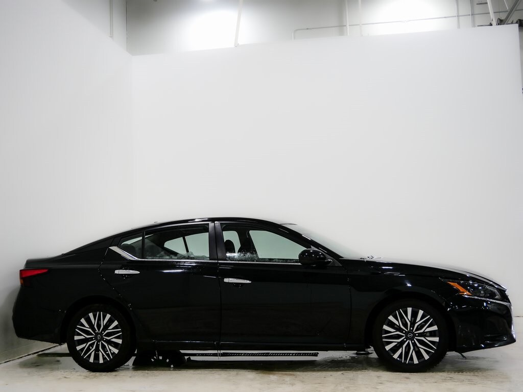 Used 2023 Nissan Altima 2.5 SV Sedan