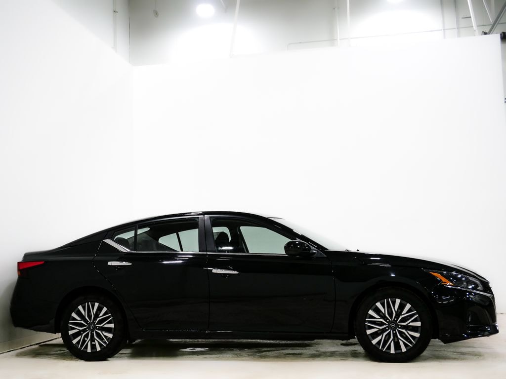 Used 2023 Nissan Altima 2.5 SV Sedan