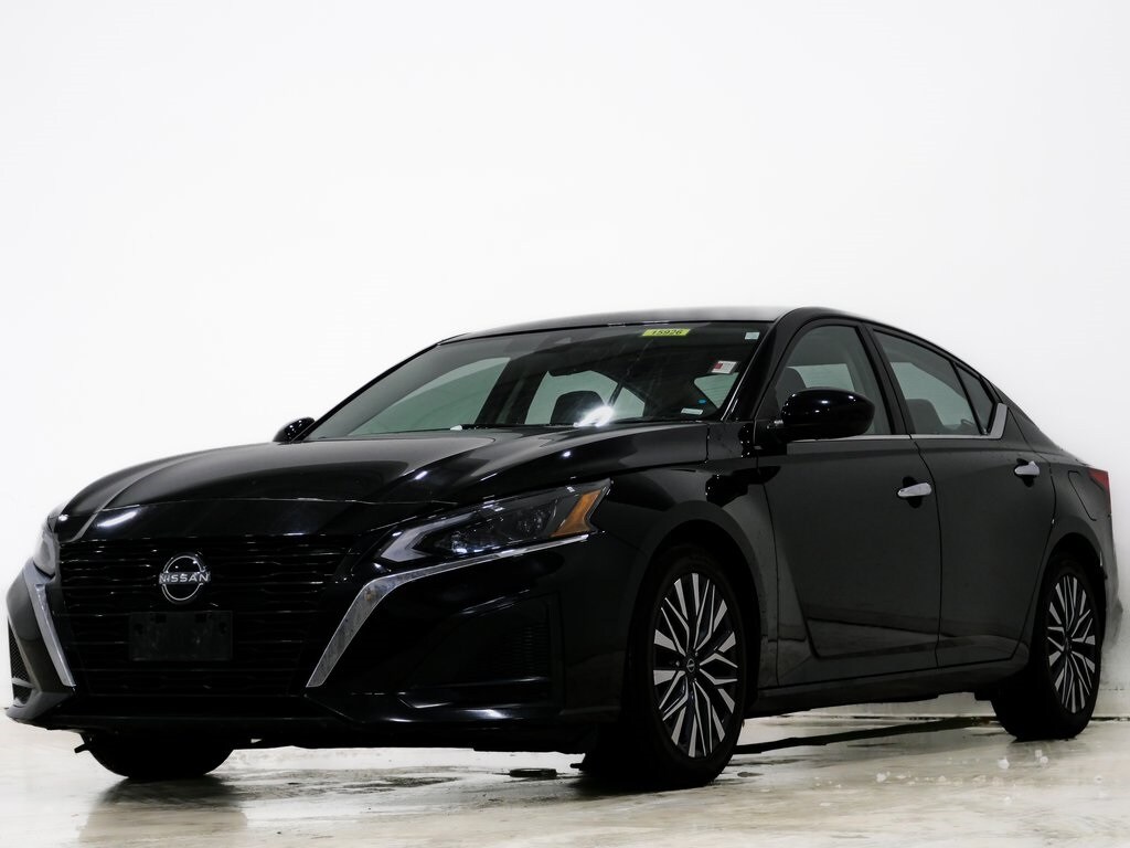Used 2023 Nissan Altima 2.5 SV Sedan