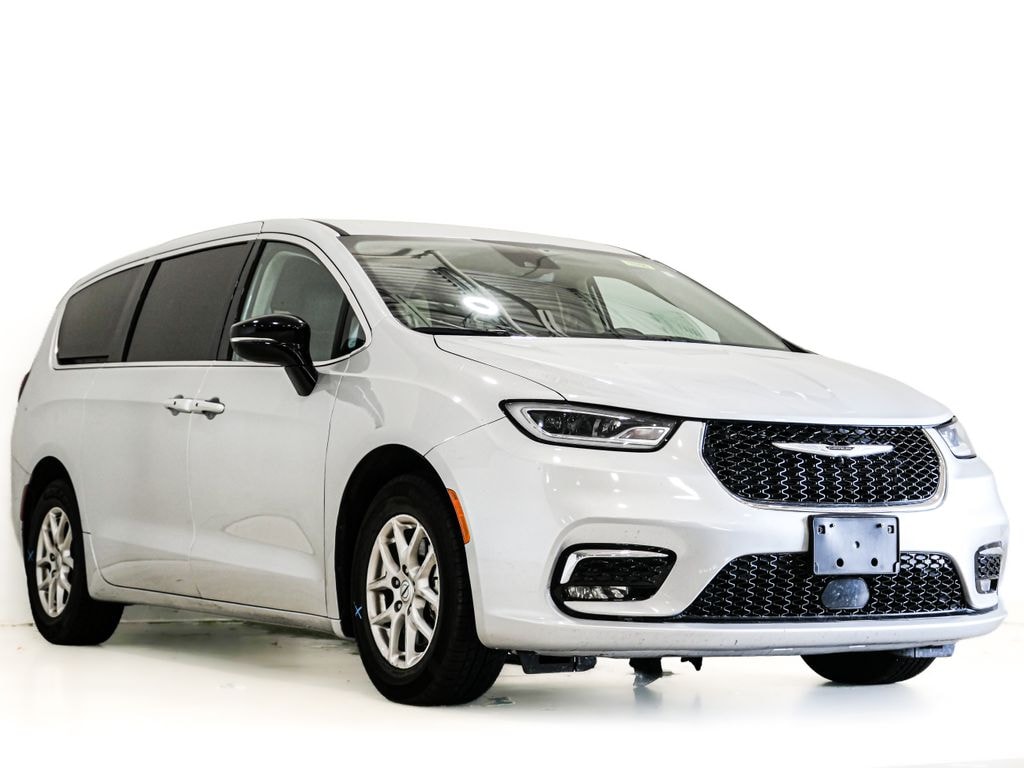 Used 2024 Chrysler Pacifica Touring L Minivan/Van