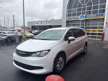 2022 Chrysler Voyager LX Minivan/Van