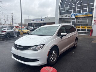 2022 Chrysler Voyager LX Minivan/Van