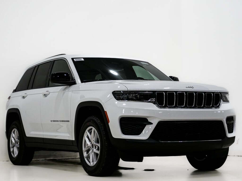 New 2025 Jeep Grand Cherokee LAREDO X 4X4 Sport Utility