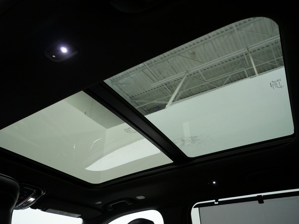 2023 Jeep Grand Cherokee Overland photo 2