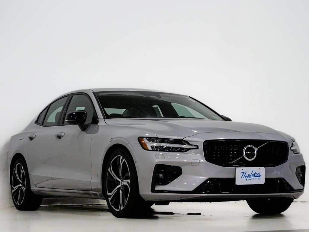2024 Volvo S60 Plus's photo