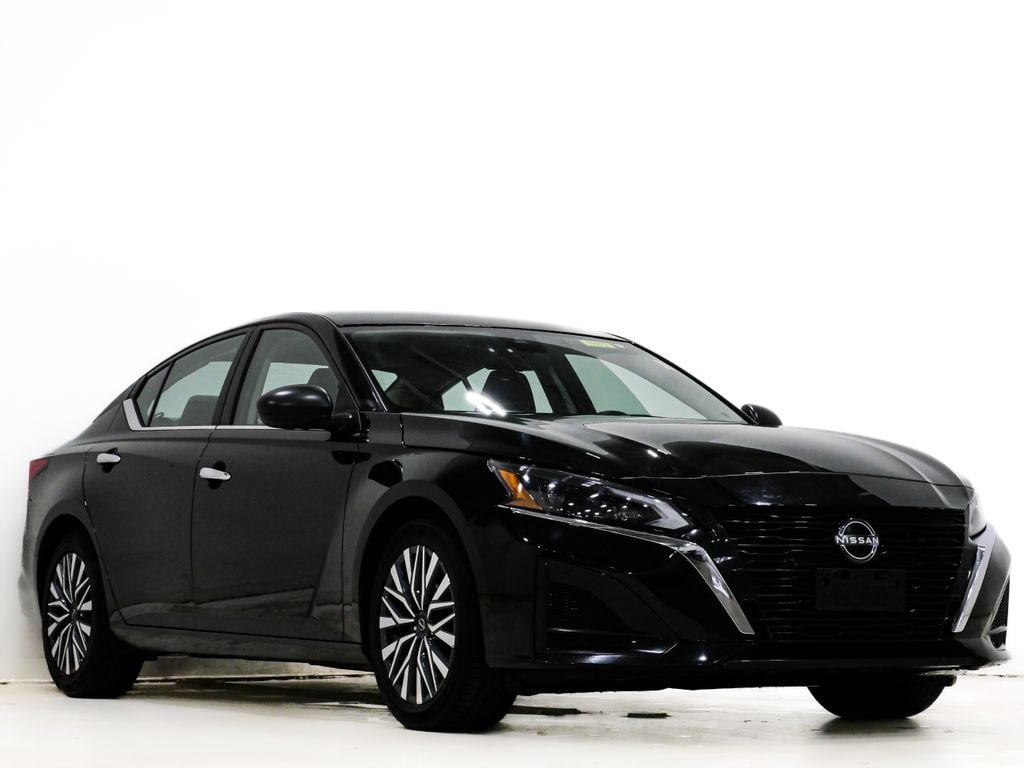 Used 2024 Nissan Altima 2.5 SV Sedan