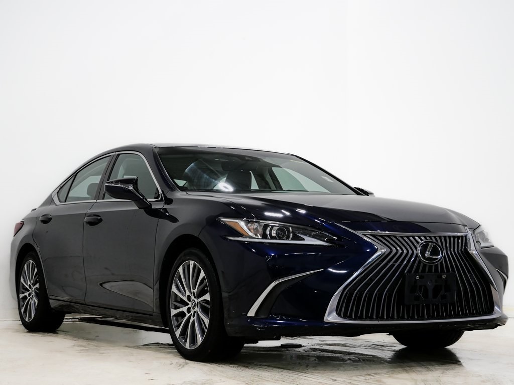 2021 Lexus ES 350's photo