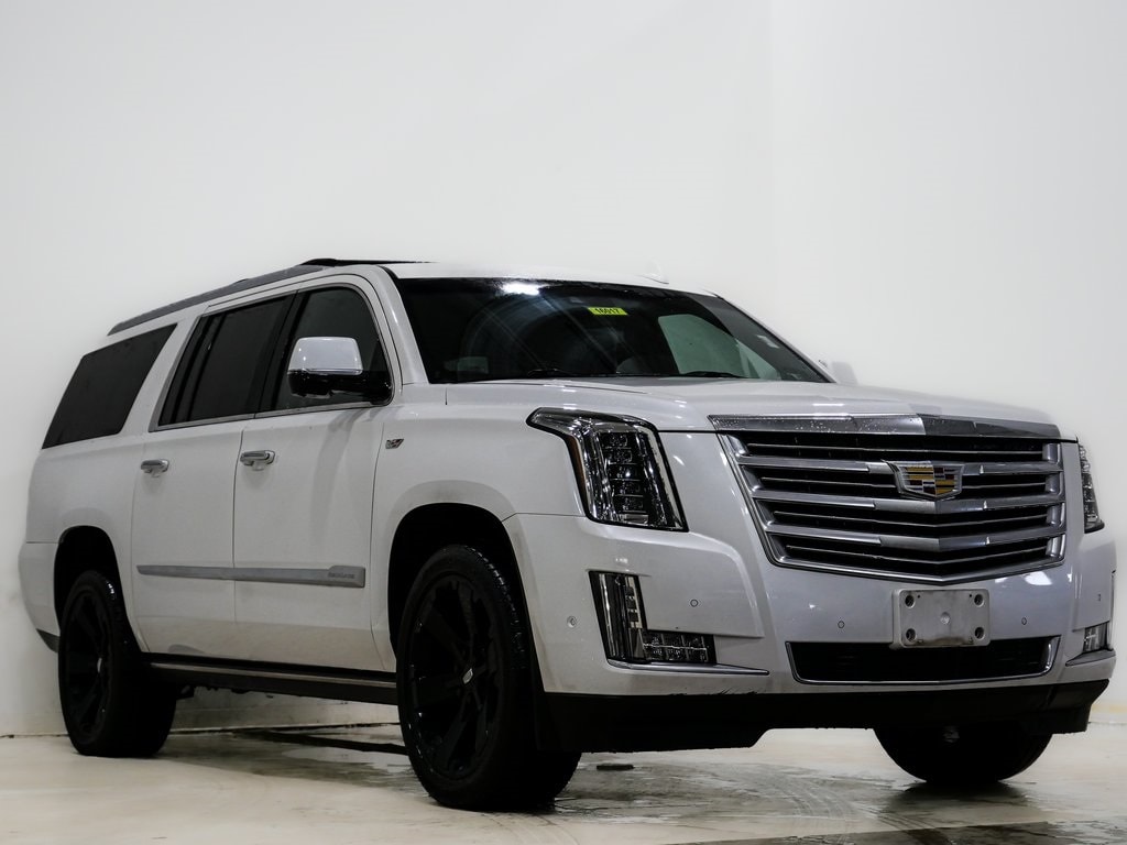 2019 Cadillac Escalade ESV Platinum's photo