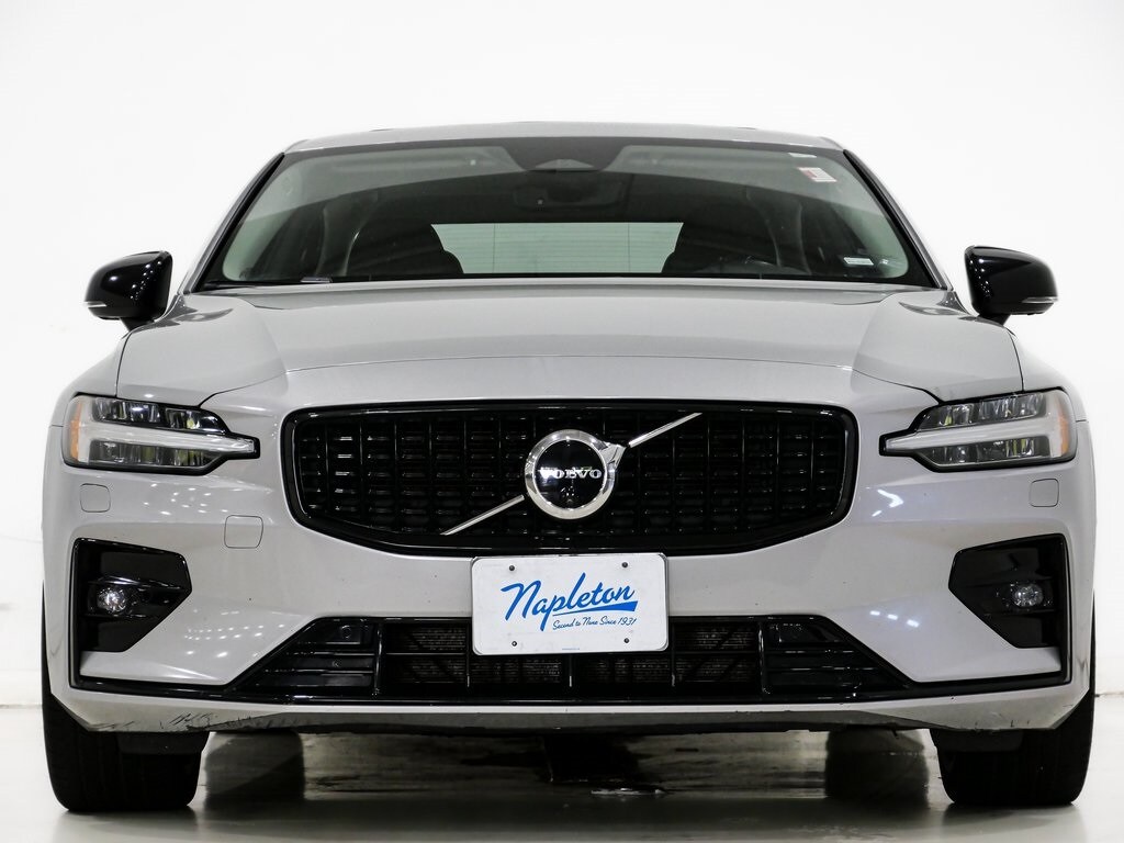 2024 Volvo S60 B5 Plus photo 2