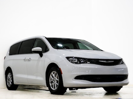 2022 Chrysler Voyager LX Minivan/Van