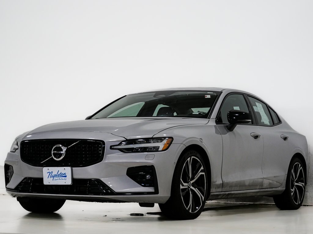 2024 Volvo S60 B5 Plus photo 3