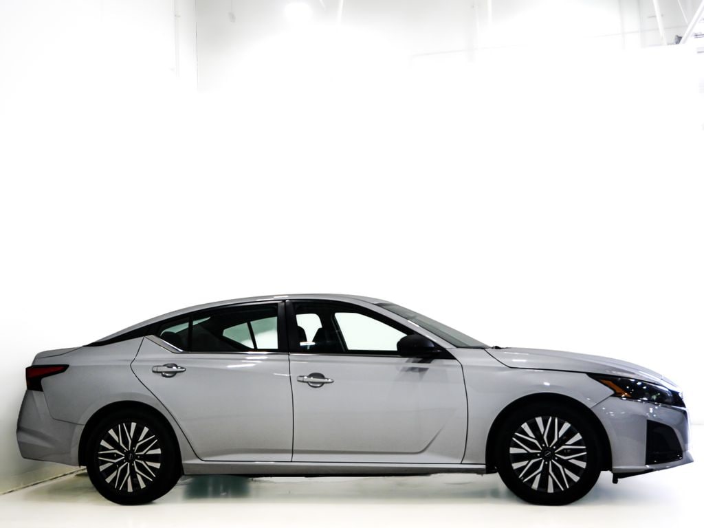 Used 2024 Nissan Altima 2.5 SV Sedan