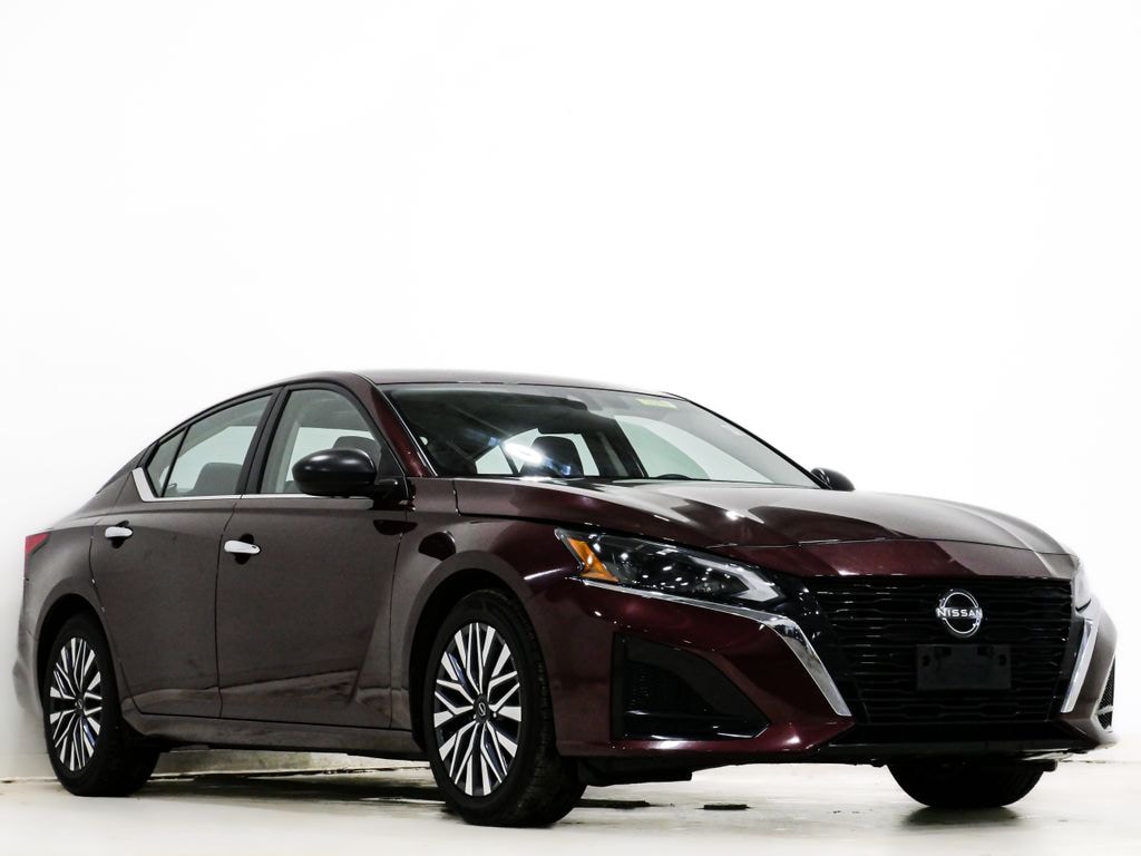 Used 2024 Nissan Altima 2.5 SV Sedan