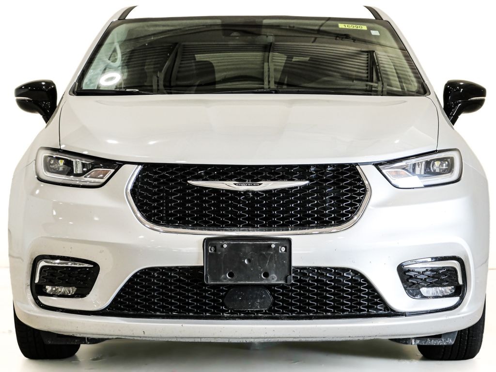 Used 2024 Chrysler Pacifica Touring L Minivan/Van