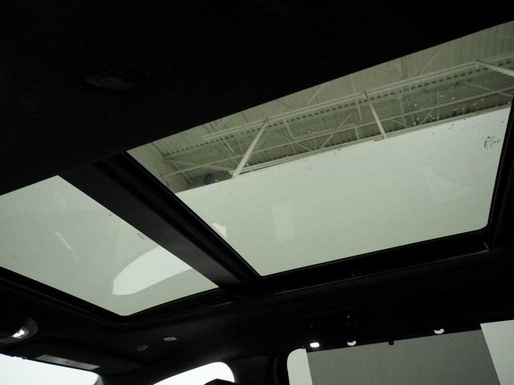 New 2026 Chrysler Pacifica LIMITED AWD Passenger Van