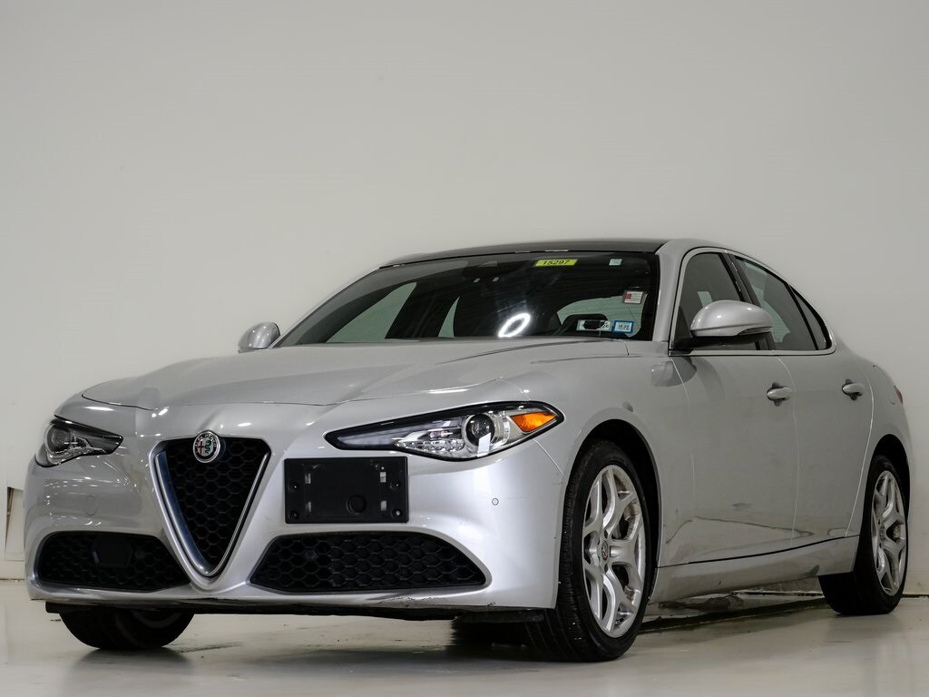 2021 Alfa Romeo Giulia Ti photo 3