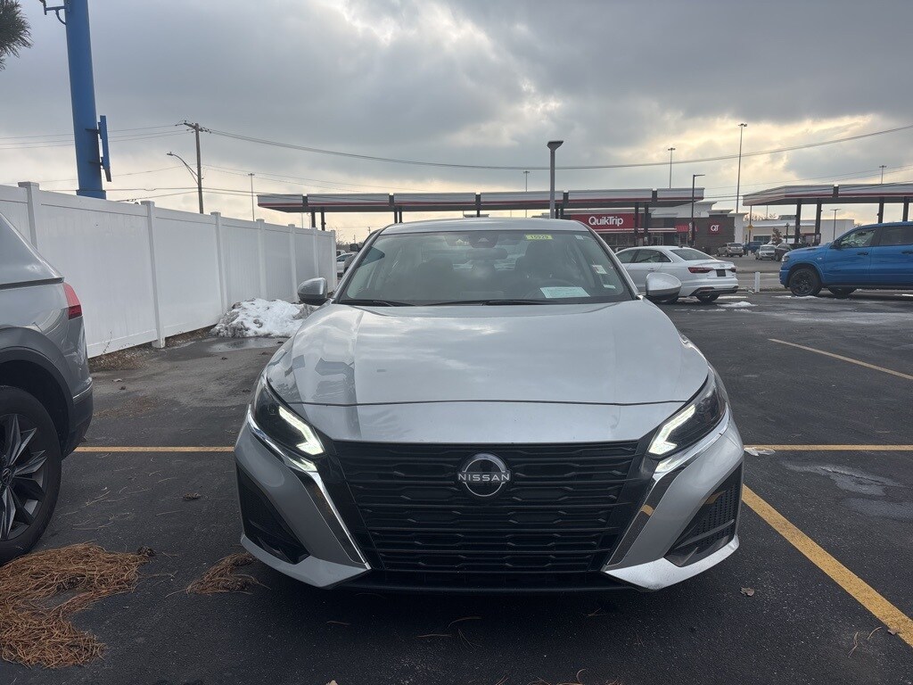 Used 2023 Nissan Altima 2.5 SV Sedan