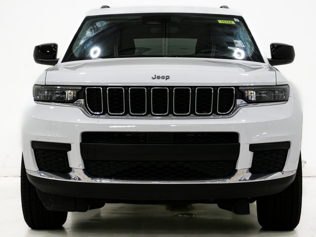 2023 Jeep Grand Cherokee Laredo photo 2