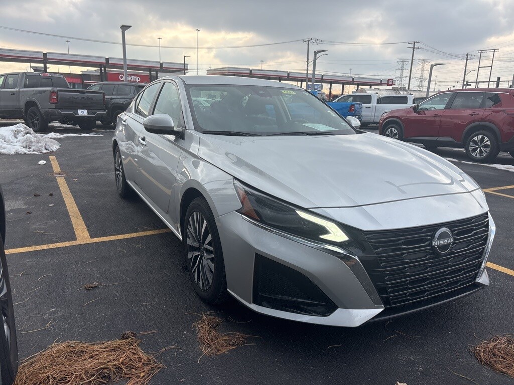 Used 2023 Nissan Altima 2.5 SV Sedan