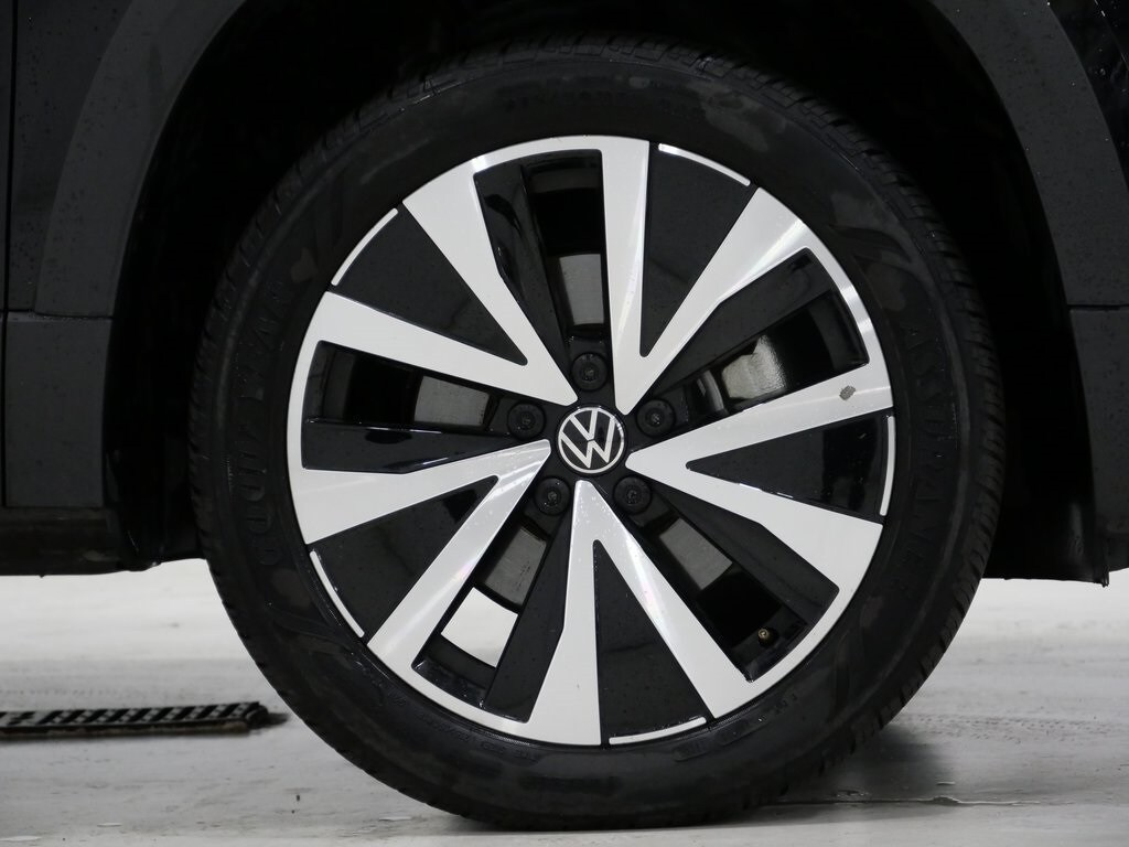 2024 Volkswagen Taos SE photo 4