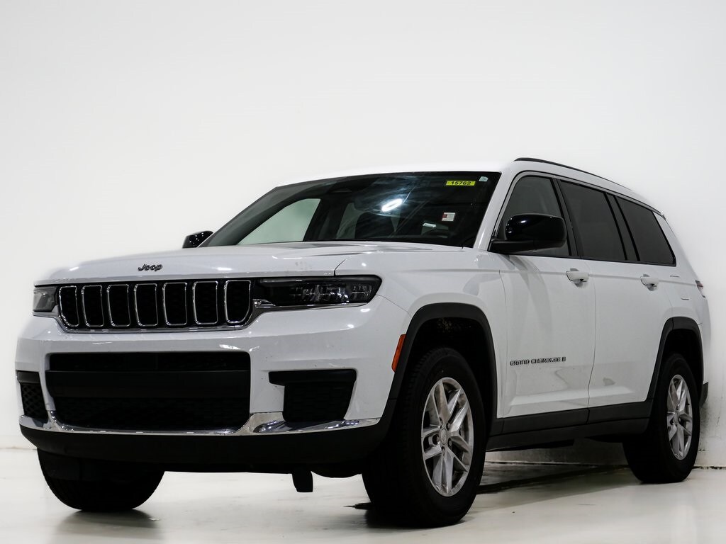 2023 Jeep Grand Cherokee Laredo photo 3