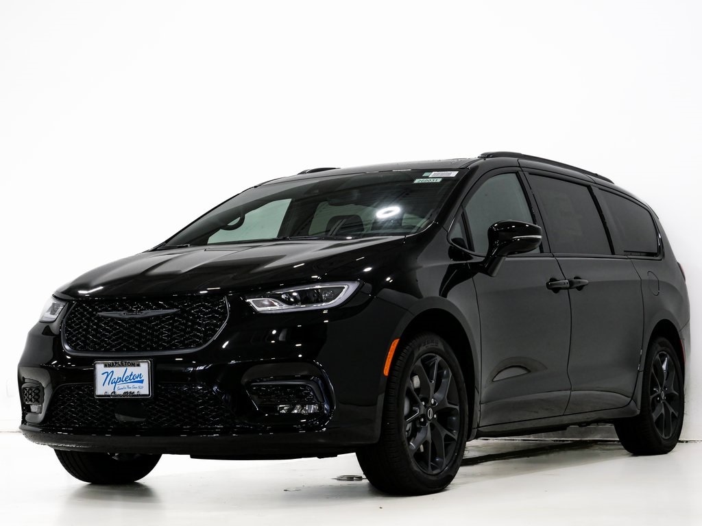 New 2026 Chrysler Pacifica LIMITED AWD Passenger Van