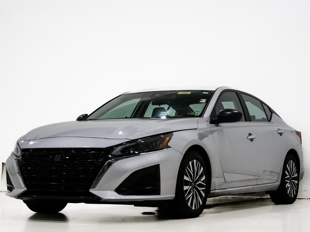 Used 2024 Nissan Altima 2.5 SV Sedan