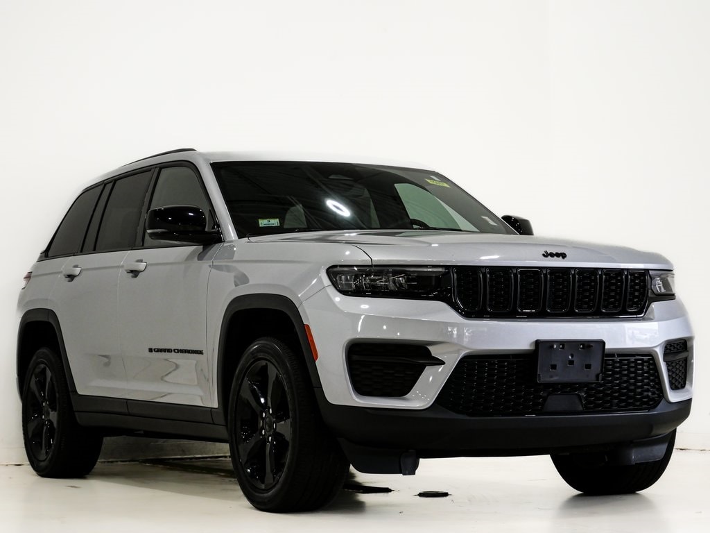 Used 2023 Jeep Grand Cherokee Altitude SUV