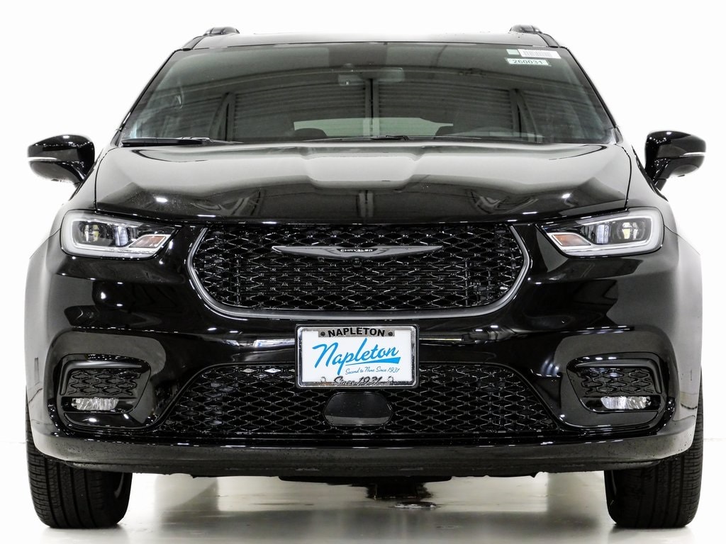 New 2026 Chrysler Pacifica LIMITED AWD Passenger Van