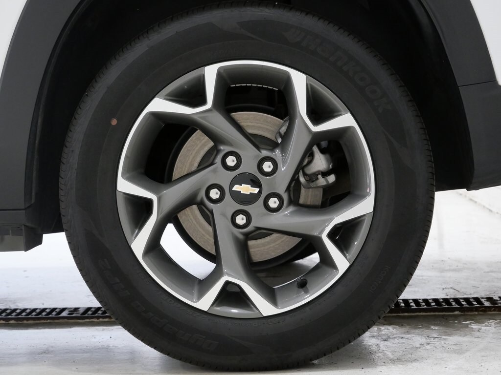 2024 Chevrolet Trax LT photo 3