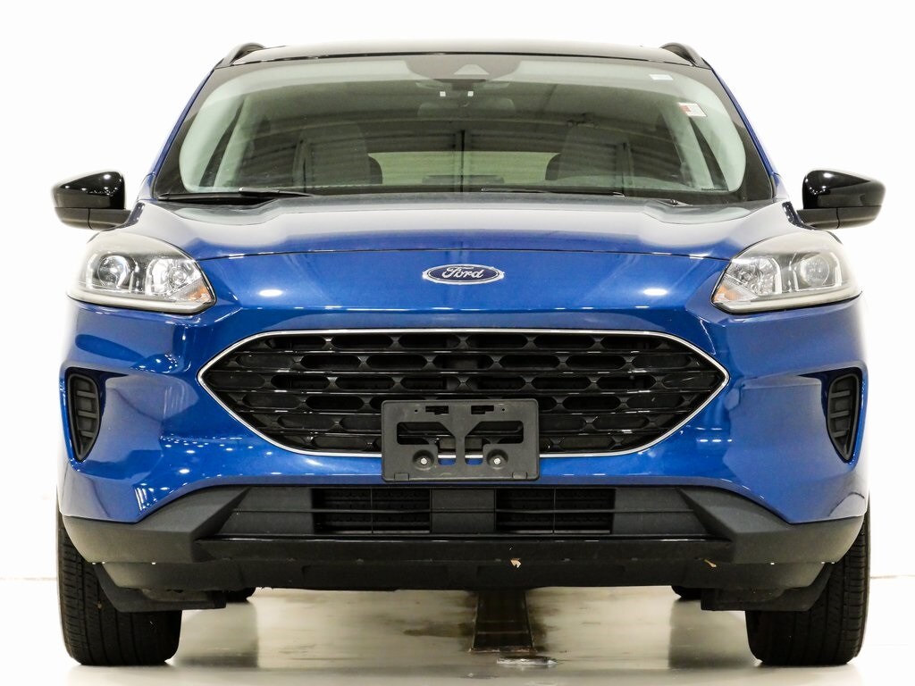 2022 Ford Escape SE photo 2