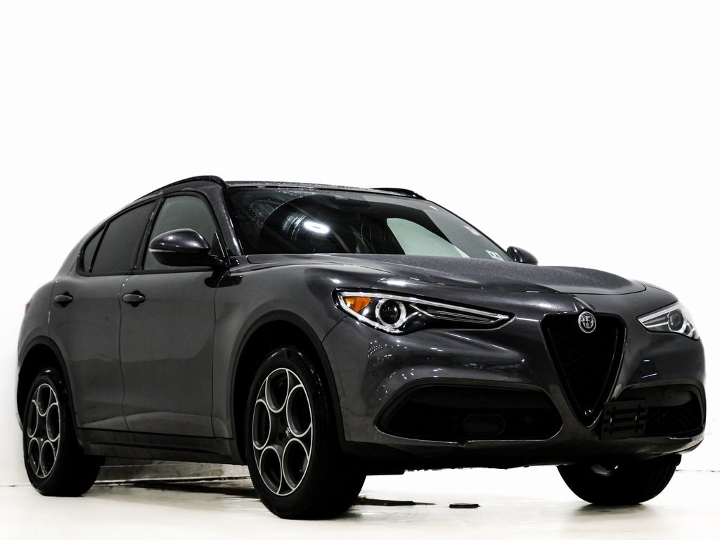 2023 Alfa Romeo Stelvio Sprint's photo